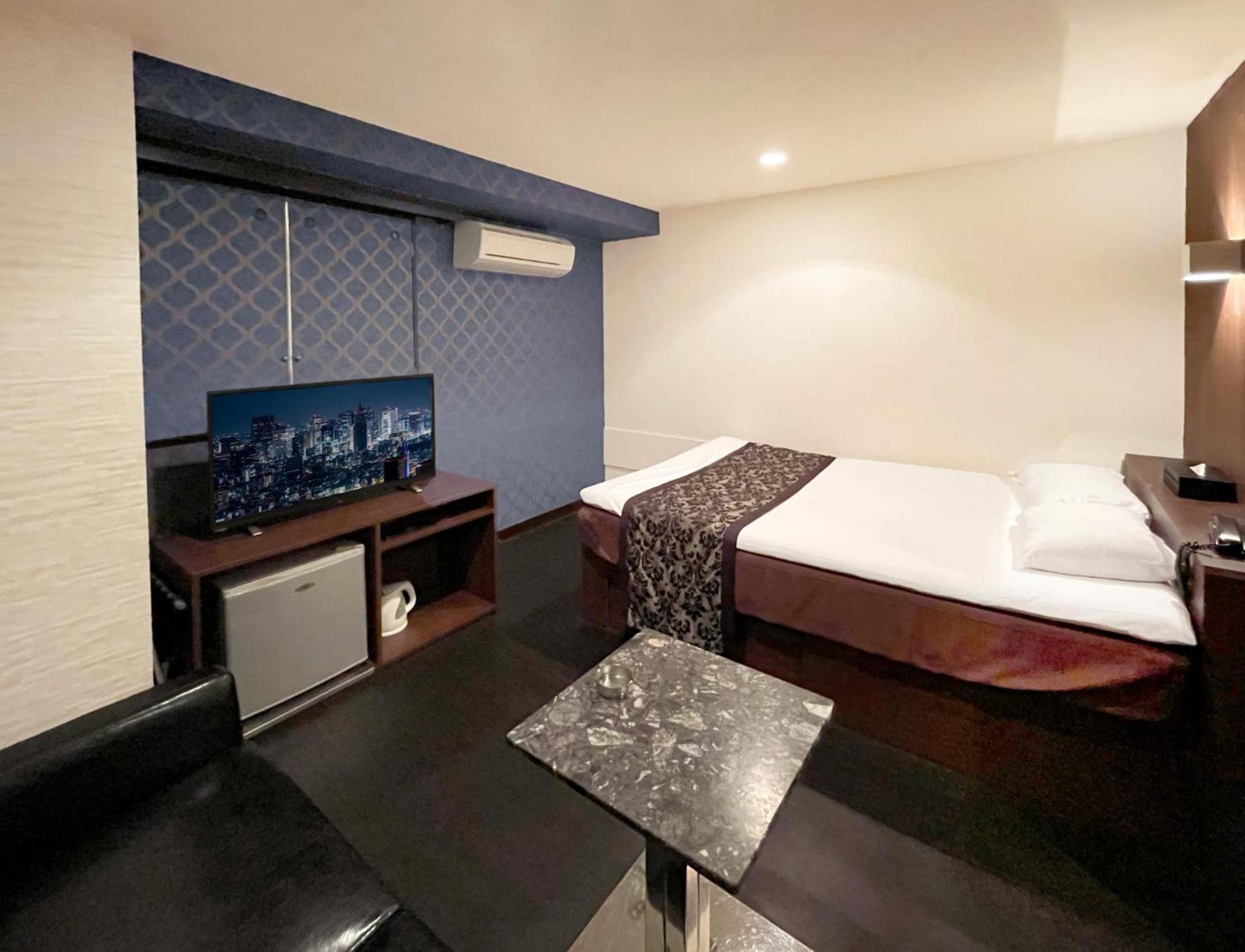 Ikebukuro Grand Hotel 2*